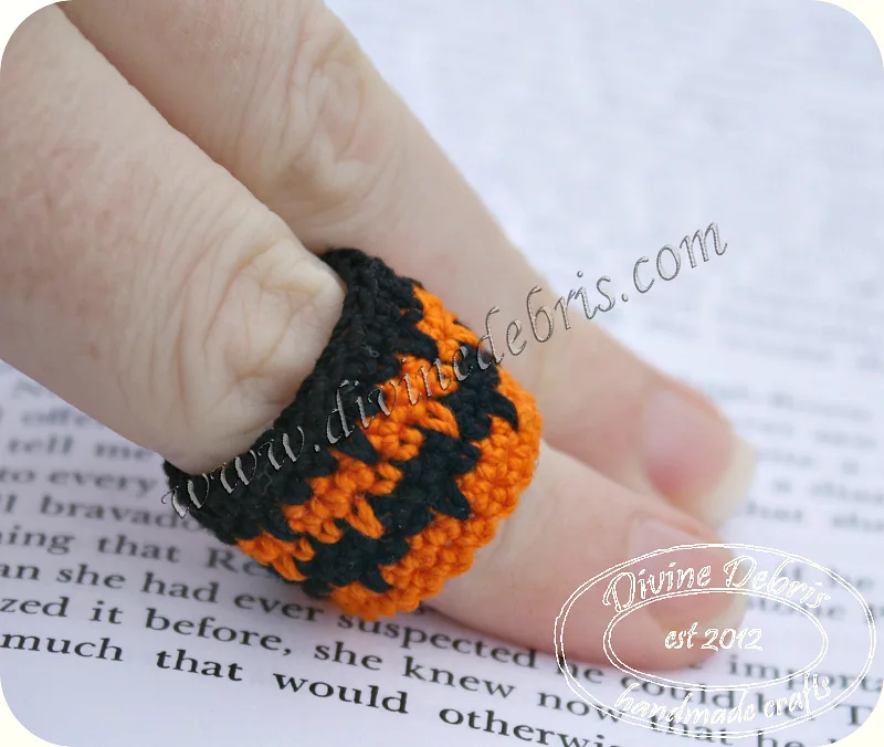 Halloween Willow Ring pattern by DivineDebris.com