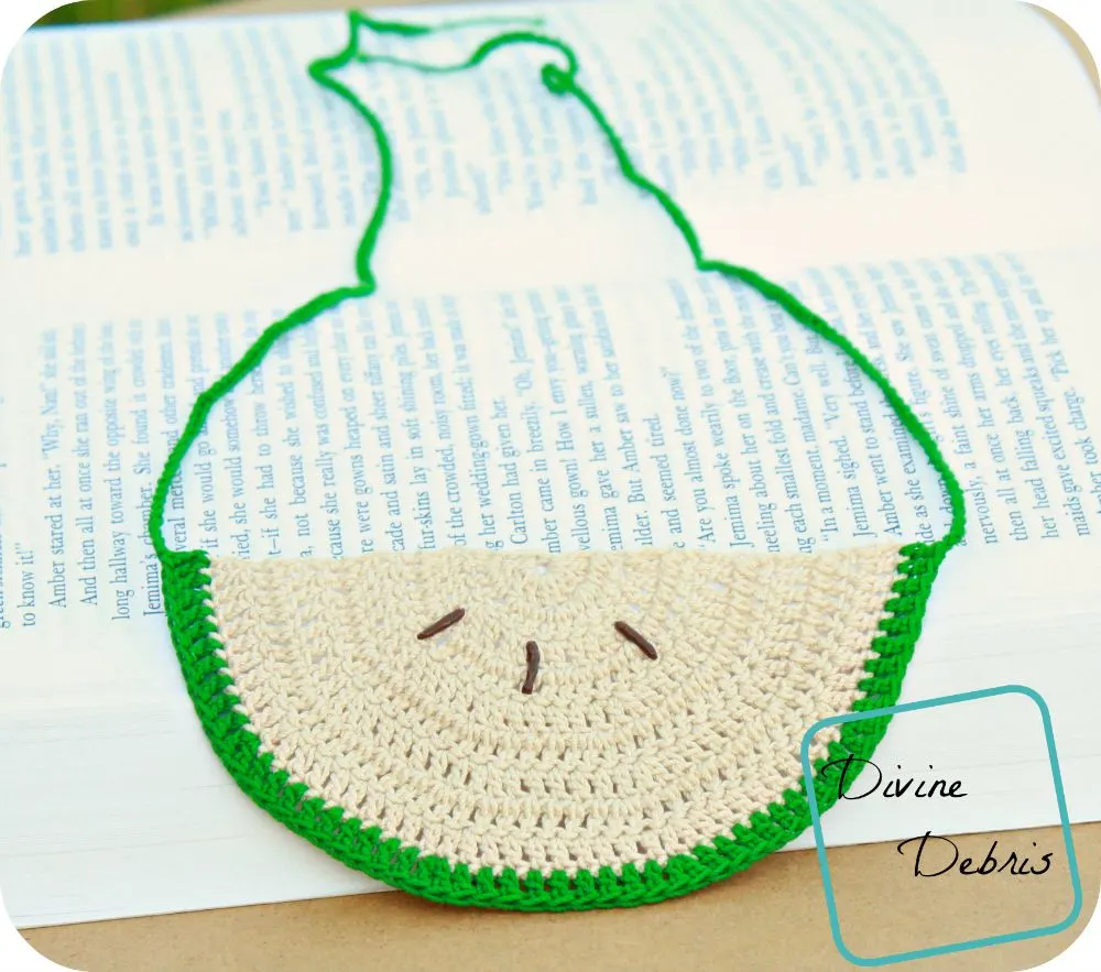 Crochet Apple Necklace by DivineDebris.com