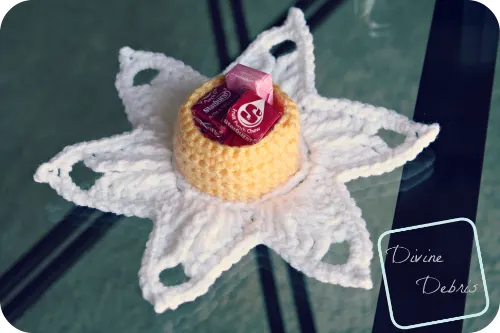 Darling Daffodil Candy Holder (free) crochet pattern by DivineDebris.com