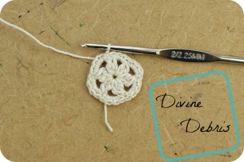 Carrie Earrings free crochet pattern by DivineDebris.com