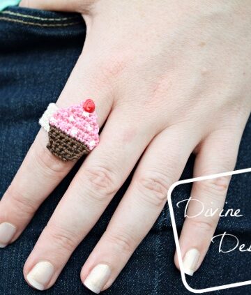 Chrissy Cupcake Ring free crochet pattern by DivineDebris.com