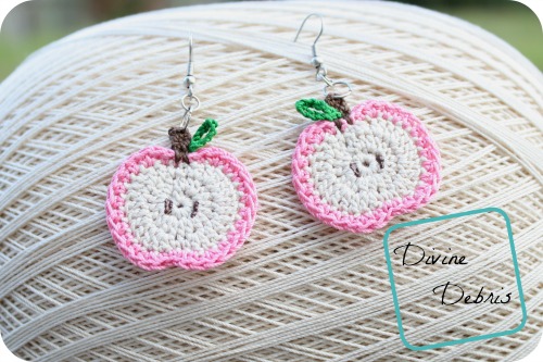 Apple Earrings free crochet pattern by DivineDebris.com