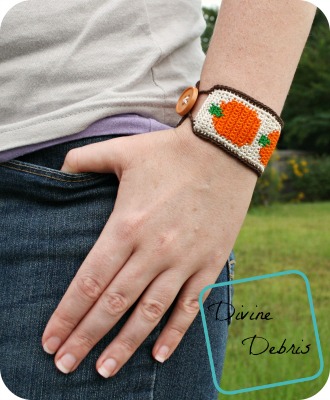 Wrist Pumpkins! The Free Pumpkin Bracelet Crochet Pattern