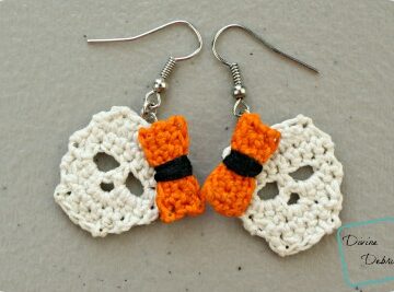 Sally Skulls Earrings: a free crochet pattern by DivineDebris.com