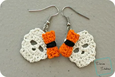 Sally Skulls Earrings: a free crochet pattern by DivineDebris.com