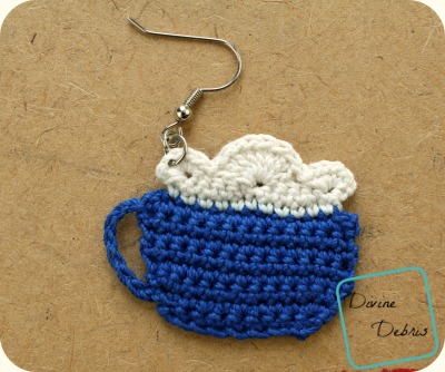Cup of Cocoa earrings free crochet pattern by DivineDebris.com