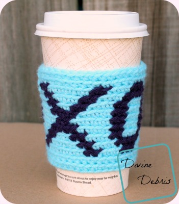 X's and O's Cup Sleeve crochet pattern by DivineDebris.com