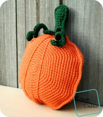 Pauline Pumpkin Pillow free crochet pattern by DivineDebris.com