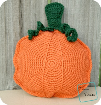 Pauline Pumpkin Pillow free crochet pattern by DivineDebris.com