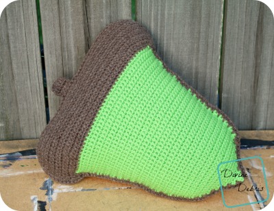 Squeezable Acorn Ami crochet pattern by DivineDebris.com