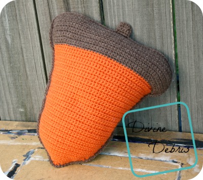 Squeezable Acorn Ami crochet pattern by DivineDebris.com