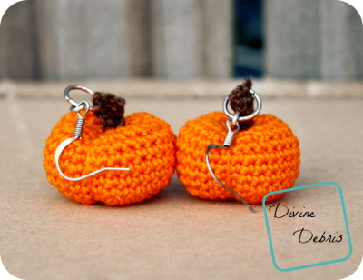 Stuffed Pumpkins Earrings free crochet pattern by DivineDebris.com