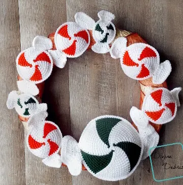 Peppermint Candies Wreath crochet pattern by DivineDebris.com
