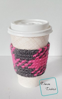 Gorgeous in Gingham – the Pretty in Gingham Cup Cozy free crochet pattern