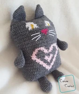 Sweetheart Cat Ami crochet pattern by Divine Debris