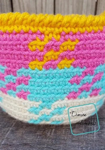 Pretty in Gingham Basket free crochet pattern by DivineDebris.com