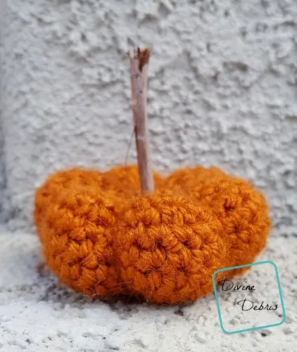 Simple Fall Wreath free crochet pattern by DivineDebris.com