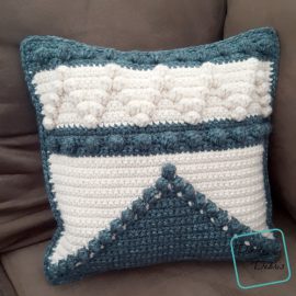 Pretty Bobble Pillow free crochet pattern by DivineDebris.com