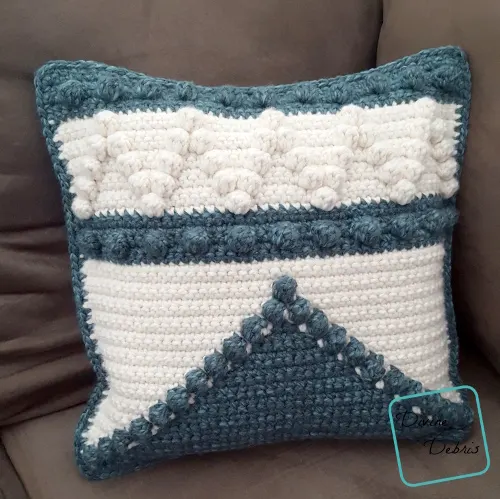 Pretty Bobble Pillow free crochet pattern by DivineDebris.com