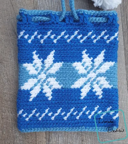 Dancing Snowflakes Drawstring Gift Bag free crochet pattern by DivineDebris.com