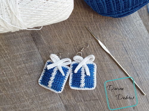 Gift Box Earrings free crochet pattern by DivineDebris.com