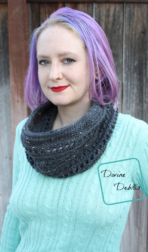 Lindsay Cowl free crochet pattern by DivineDebris.com