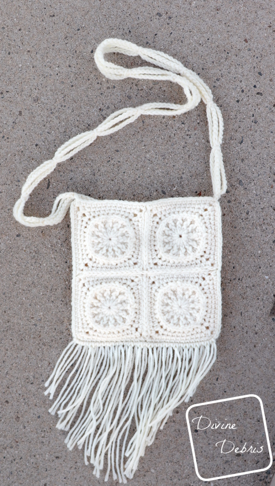 Learn to make the Cute Squares Purse from a free crochet pattern by DivineDebris.com