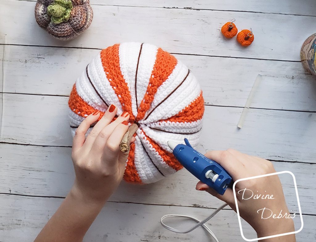 Simple Striped Pumpkin Amigurumi free crochet pattern by DivineDebris.com