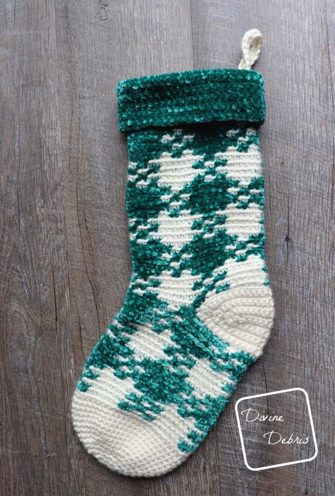 Pretty in Gingham Stocking free crochet pattern by DivineDebris.com