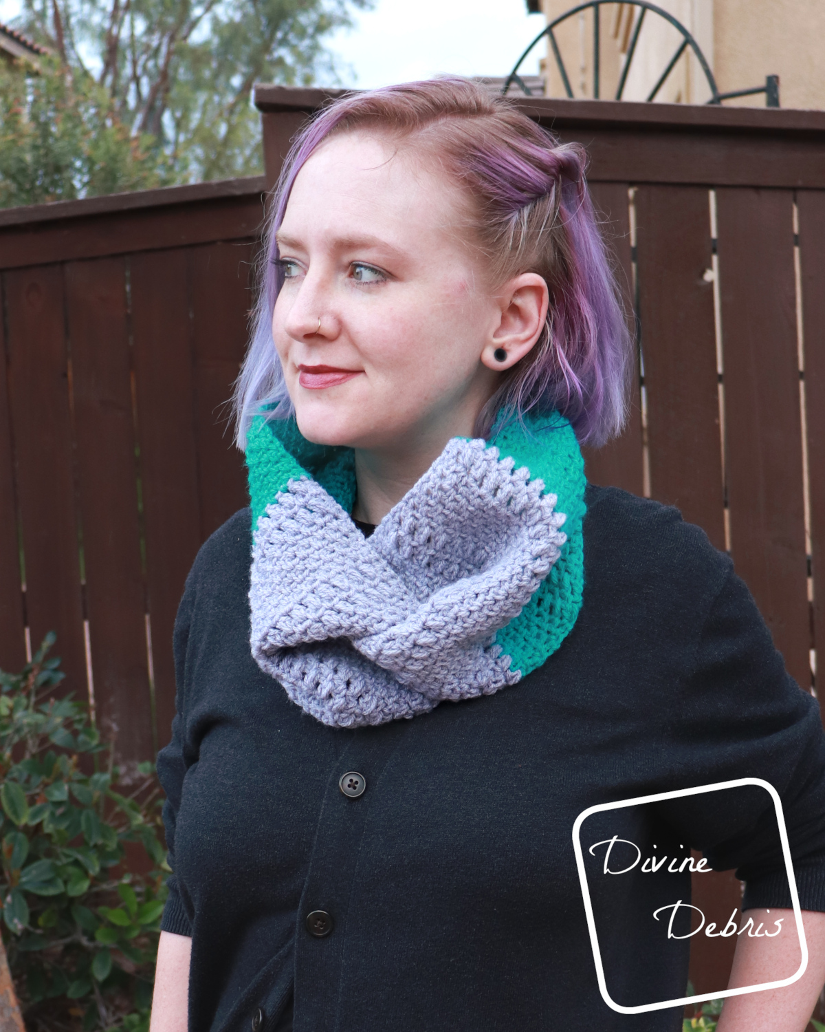 Whitney Cowl free crochet pattern on DivineDebris.com Divine Debris