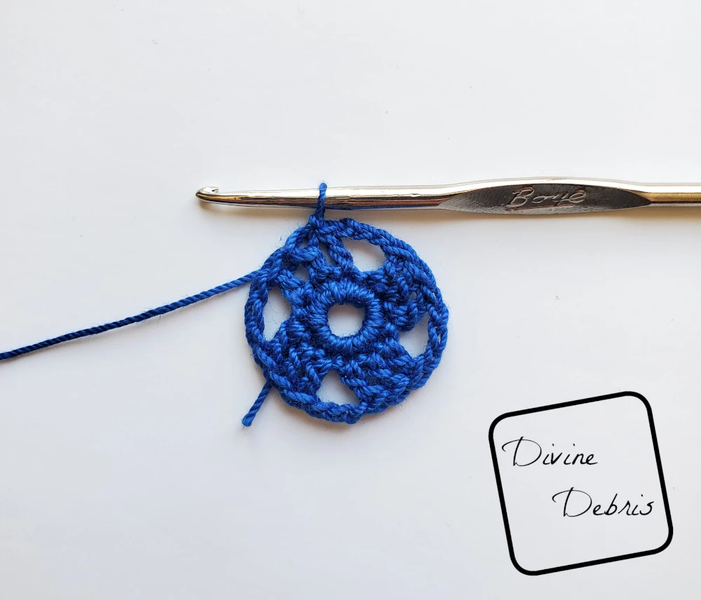 Courtney Earrings crochet pattern photo tutorial: Rnd 3