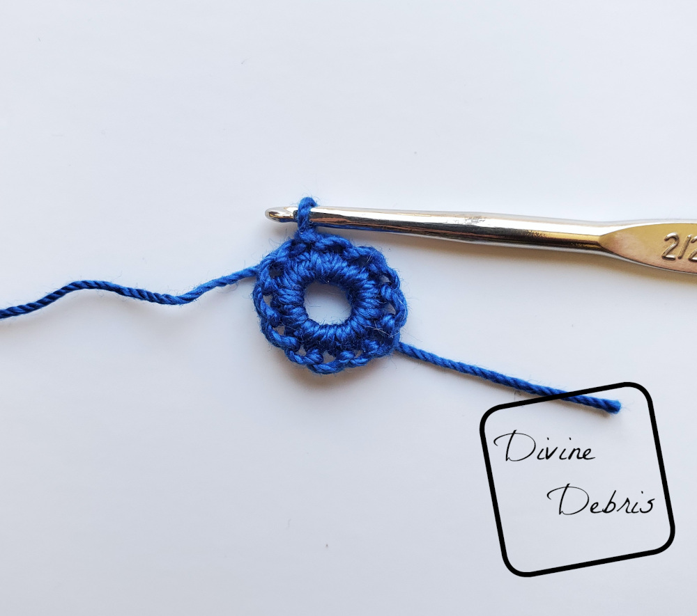 Courtney Earrings crochet pattern photo tutorial: Rnd 2