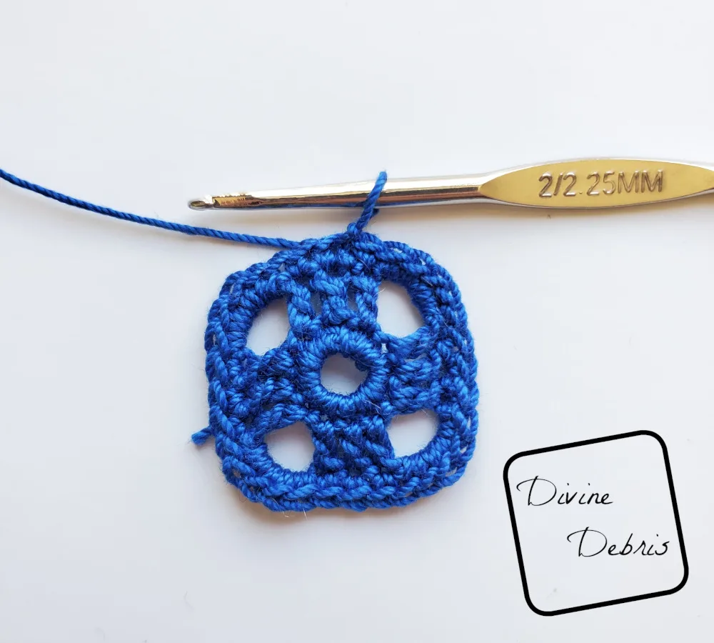 Courtney Earrings crochet pattern photo tutorial: Rnd 4