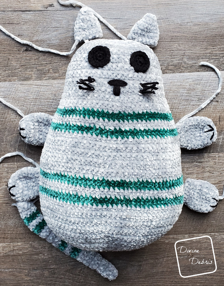 Rebel Cat Amigurumi free crochet pattern by DivineDebris.com