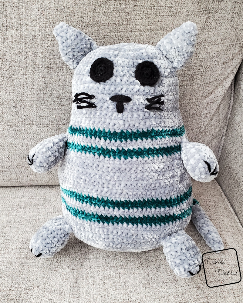 Rebel Cat Amigurumi free crochet pattern by DivineDebris.com