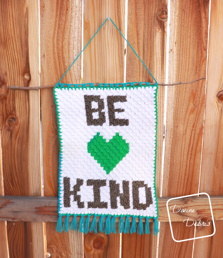 Learn to make the mini c2c home wall decoration, the Be Kind Wall-Hanging, from free graph crochet pattern on DivineDebris.com