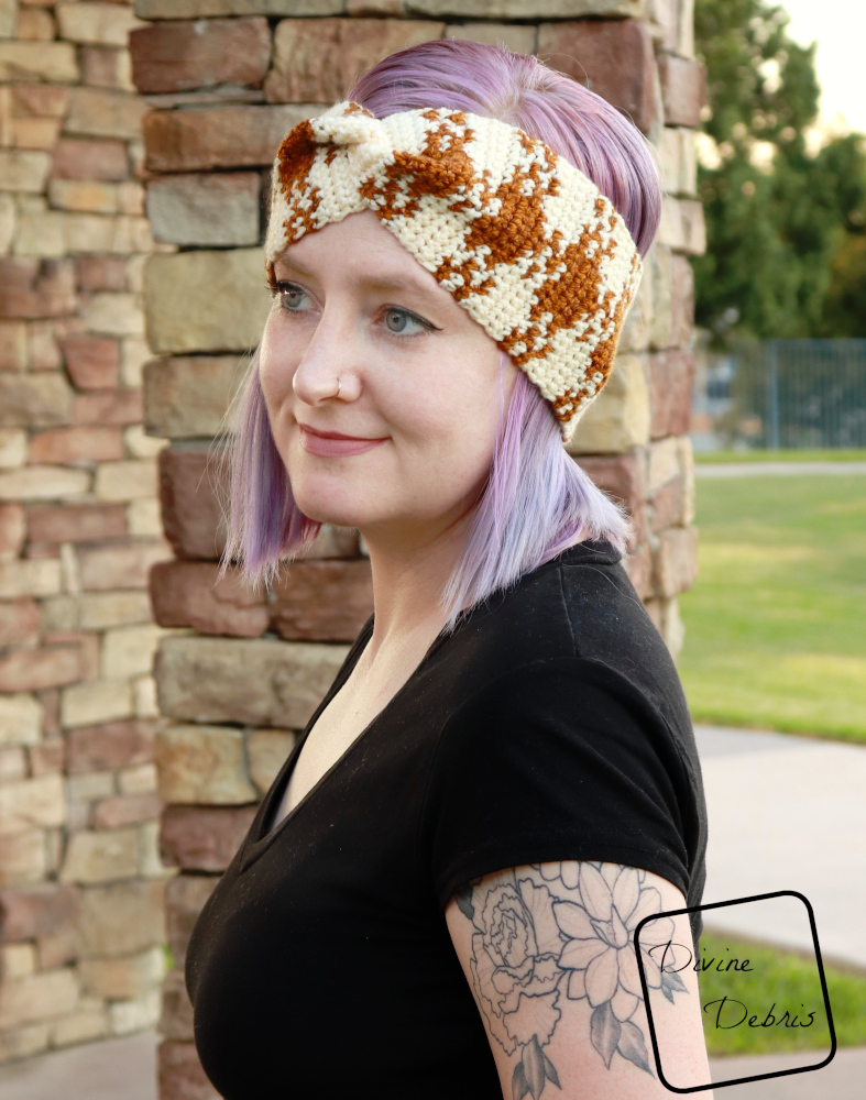 Learn to make this fun and interesting tapestry crochet design, the Pretty in Gingham Headband, from a free crochet pattern on DivineDebris.com