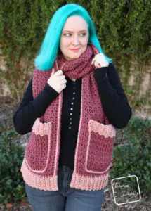 Free Lila Pocket Scarf Crochet Pattern – Perfect for Snacks