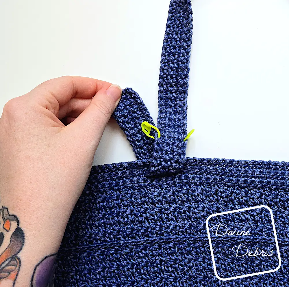 Kieran Bag crochet pattern how to attach the Strap example for the left side. 